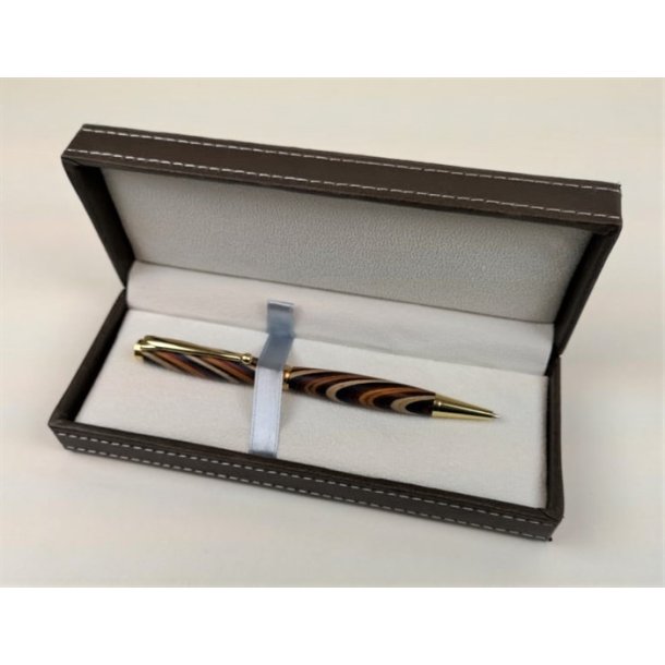 Brun/hvid lderske til penne